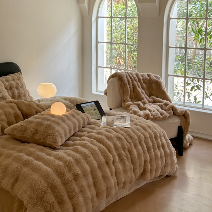 91家纺网 家纺一手货源 找家纺 梦柏家纺 2023新款大兔绒四件套 浅驼