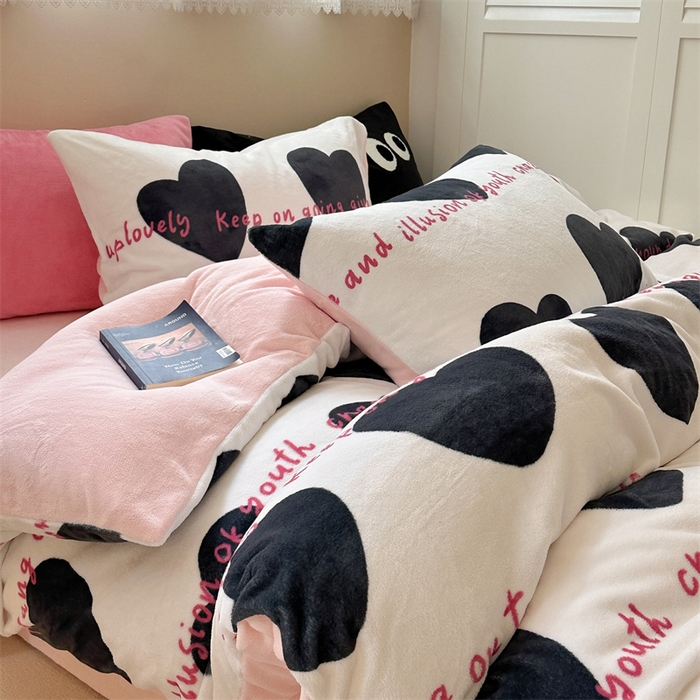 91家纺网 家纺一手货源 找家纺 时年家纺 2023新款牛奶绒印花系列套件 简约风格 桃心