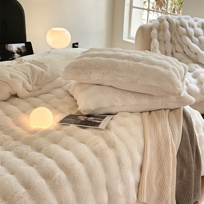 91家纺网 家纺一手货源 找家纺 梦柏家纺 2023新款大兔绒四件套 暖白