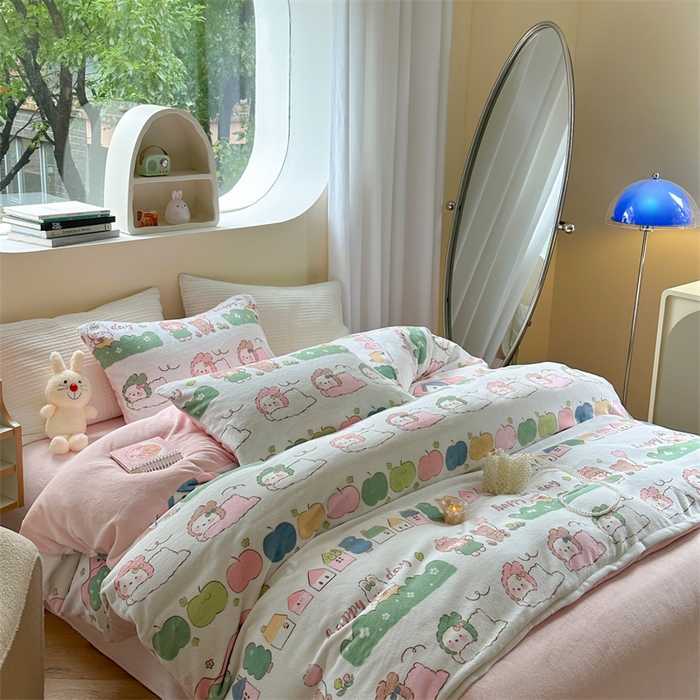 91家纺网 家纺一手货源 找家纺 2023新款牛奶绒印花系列套件 花卉风格 快乐一天