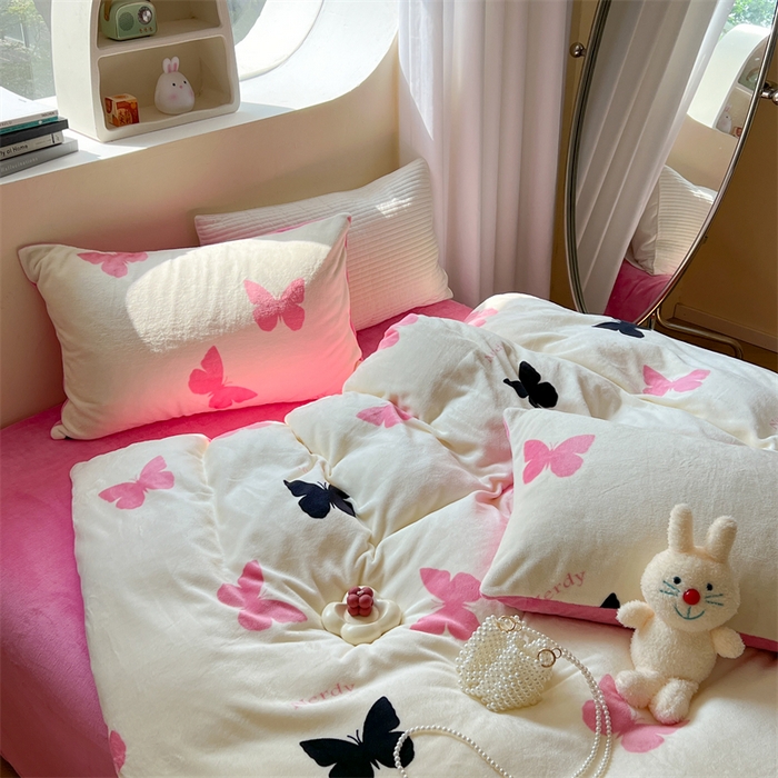 91家纺网 家纺一手货源 找家纺 2023新款牛奶绒印花系列套件 花卉风格 金吉拉