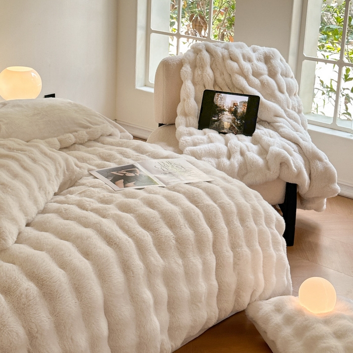 91家纺网 家纺一手货源 找家纺 梦柏家纺 2023新款大兔绒四件套 暖白