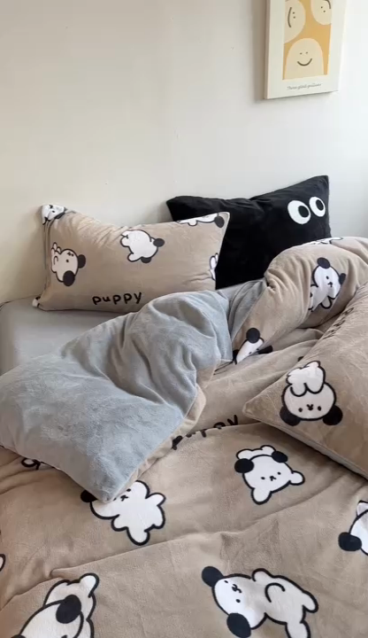 91家纺网 家纺一手货源 找家纺 时年家纺 2023新款牛奶绒印花系列套件 小可爱风格 宠物