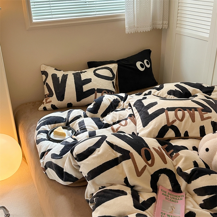 91家纺网 家纺一手货源 找家纺 时年家纺 2023新款牛奶绒印花系列套件 简约风格 爱恋-咖