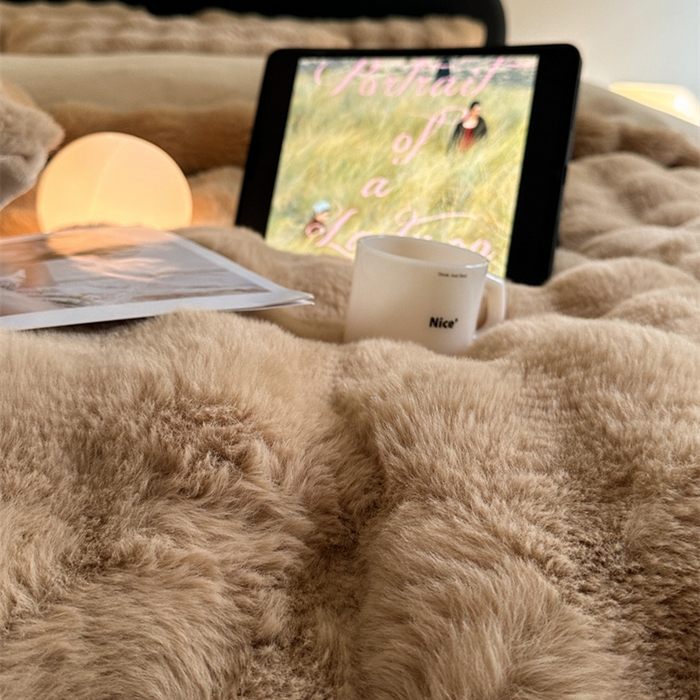 91家纺网 家纺一手货源 找家纺 梦柏家纺 2023新款大兔绒四件套 浅驼