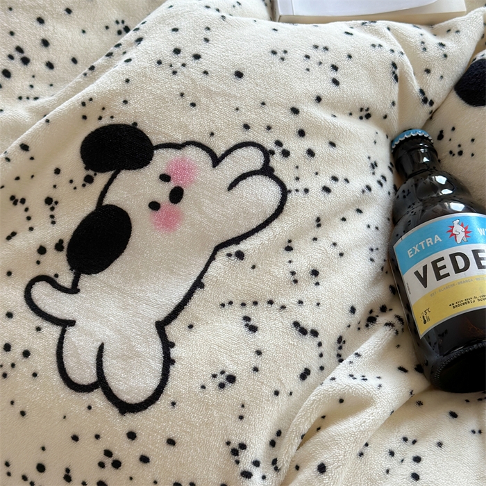 91家纺网 家纺一手货源 找家纺 时年家纺 2023新款牛奶绒印花系列套件 小可爱风格 可爱狗