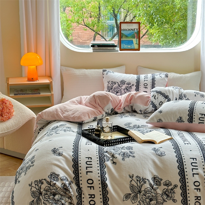 91家纺网 家纺一手货源 找家纺 2023新款牛奶绒印花系列套件 花卉风格 罗曼