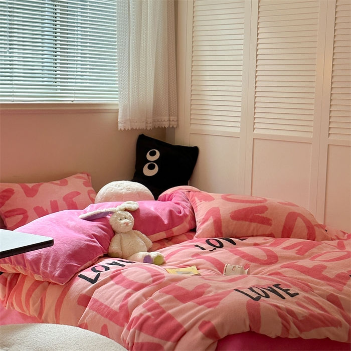 91家纺网 家纺一手货源 找家纺 （总）时年家纺 2023新款牛奶绒印花系列套件 简约风格