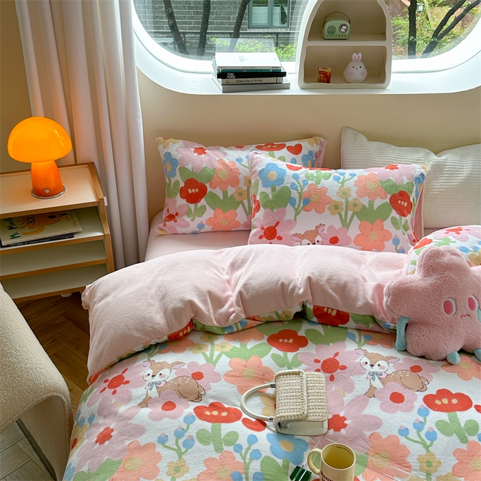 91家纺网 家纺一手货源 找家纺 2023新款牛奶绒印花系列套件 花卉风格 深林小鹿