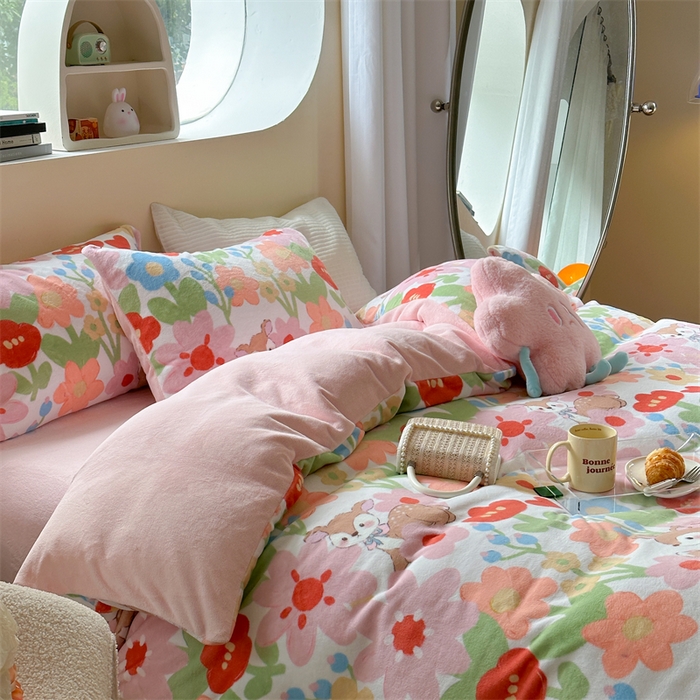 91家纺网 家纺一手货源 找家纺 2023新款牛奶绒印花系列套件 花卉风格 深林小鹿