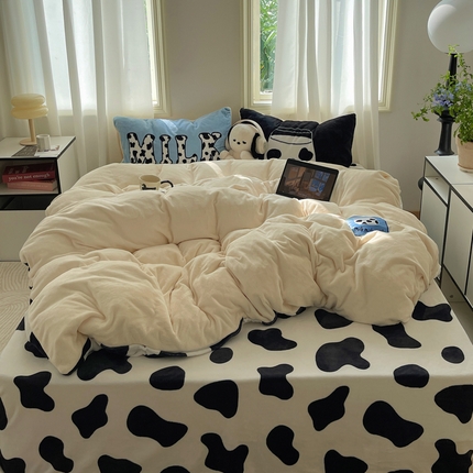 91家纺网 家纺一手货源 找家纺 （总）桃喜 2024新款牛奶绒卡通数码印花绣标四件套