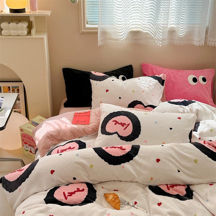 91家纺网 家纺一手货源 找家纺 时年家纺 2023新款牛奶绒印花系列套件 简约风格 多巴胺