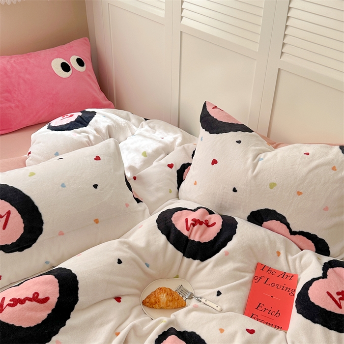 91家纺网 家纺一手货源 找家纺 时年家纺 2023新款牛奶绒印花系列套件 简约风格 多巴胺