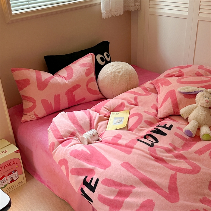 91家纺网 家纺一手货源 找家纺 （总）时年家纺 2023新款牛奶绒印花系列套件 简约风格