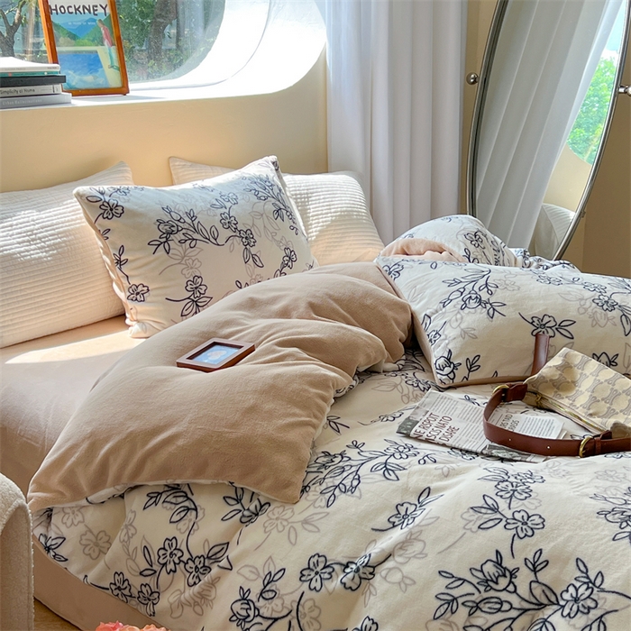 91家纺网 家纺一手货源 找家纺 2023新款牛奶绒印花系列套件 花卉风格 蔓藤