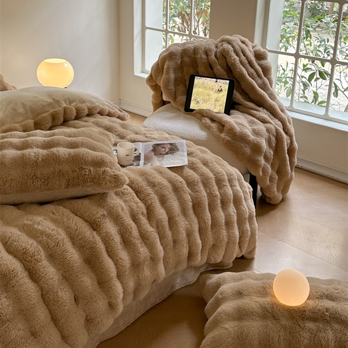 91家纺网 家纺一手货源 找家纺 梦柏家纺 2023新款大兔绒四件套 浅驼