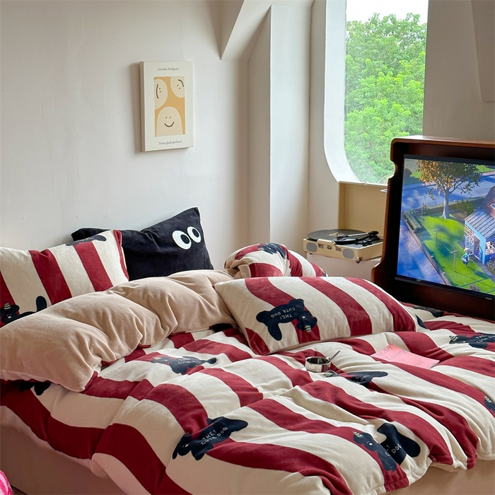 91家纺网 家纺一手货源 找家纺 时年家纺 2023新款牛奶绒印花系列套件 小可爱风格 礼物狗-红