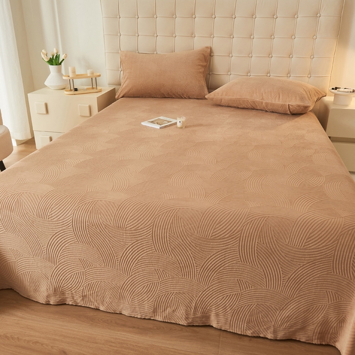 91家纺网 家纺一手货源 找家纺 吾诺家居 2023新款230克立体雕花牛奶绒床单可配三件套 线条-咖