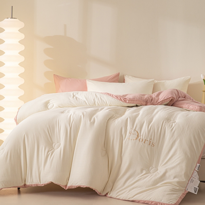 91家纺网 家纺一手货源 找家纺 荔禾家居 2023新款千鸟格提花刺绣款大豆被冬被被子被芯 樱花粉