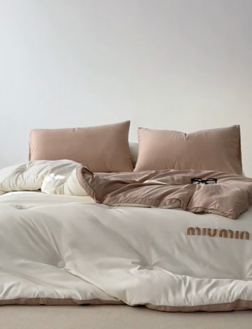 91家纺网 家纺一手货源 找家纺 荔禾家居 2023新款A类毛巾绣多巴胺系大豆被冬被 太妃奶咖