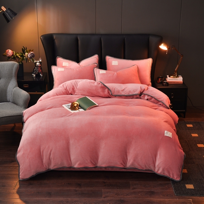 91家纺网 家纺一手货源 找家纺 啊雅家居 2026新款纯色包边双面牛奶绒四件套 包砖色