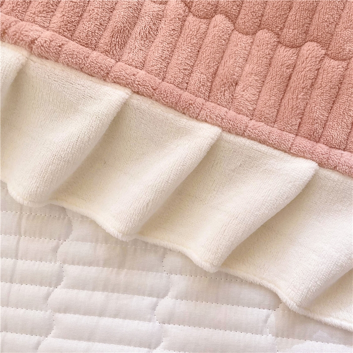 91家纺网 家纺一手货源 找家纺 喜居 2023新款纯色牛奶绒花边款床盖 粉豆沙