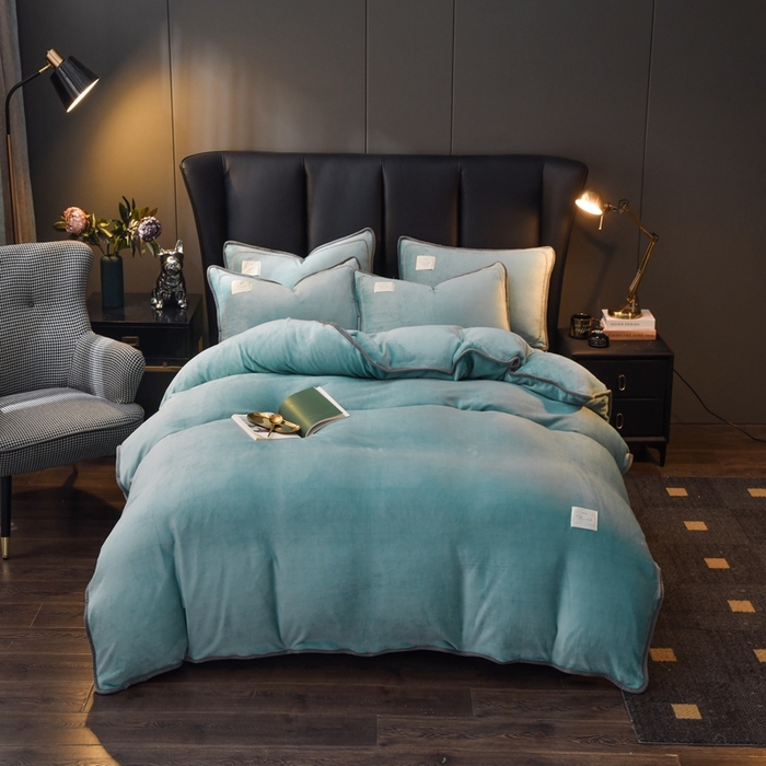 91家纺网 家纺一手货源 找家纺 啊雅家居 2025新款纯色包边双面牛奶绒四件套 包水绿