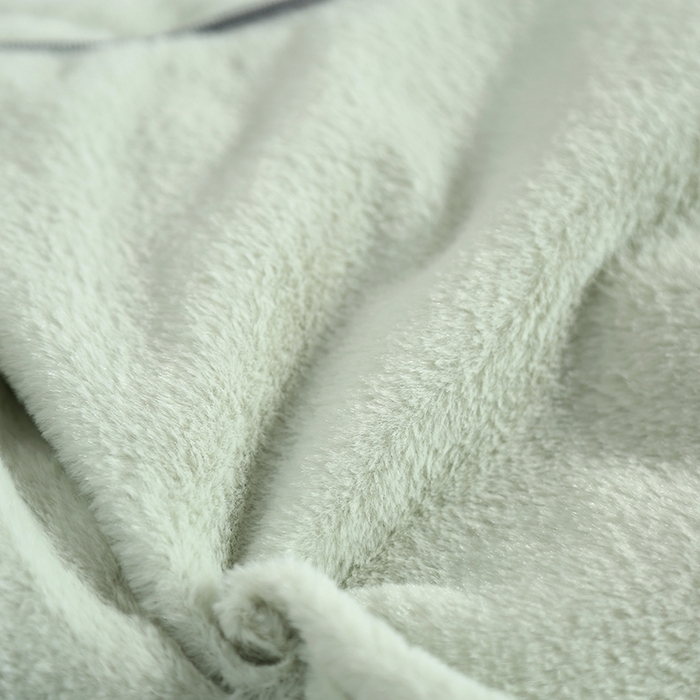 91家纺网 家纺一手货源 找家纺 伊可爱抱枕被 2023新款兔毛绒贴布绣抱枕被-蒙太兔 蒙太兔-青苹绿