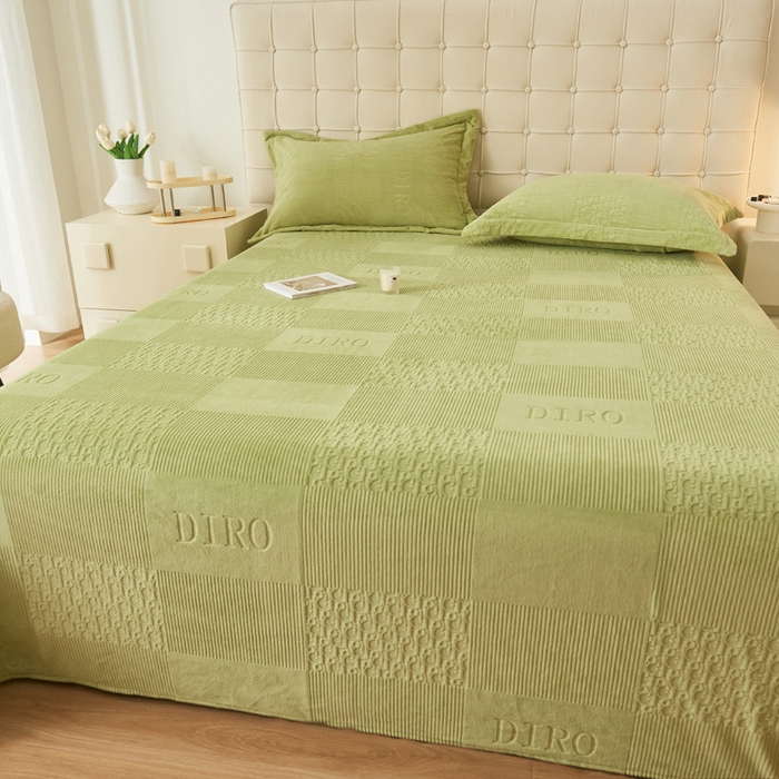 91家纺网 家纺一手货源 找家纺 吾诺家居 2023新款230克立体雕花牛奶绒床单可配三件套 迪若-绿