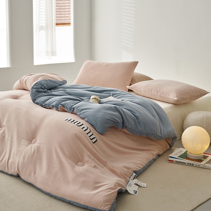 91家纺网 家纺一手货源 找家纺 荔禾家居 2023新款A类毛巾绣多巴胺系大豆被冬被 白桃乌龙