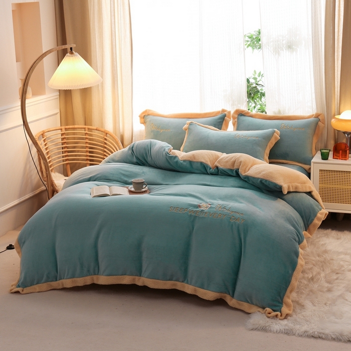 91家纺网 家纺一手货源 找家纺 啊雅家居 2026新款绣花牛奶绒加羊羔绒四件套 水绿加米黄