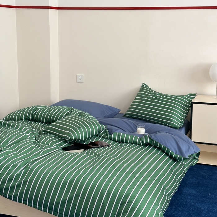 91家纺网 家纺一手货源 找家纺 时年 2023新款100支数码印花条纹四件套 复古墨绿