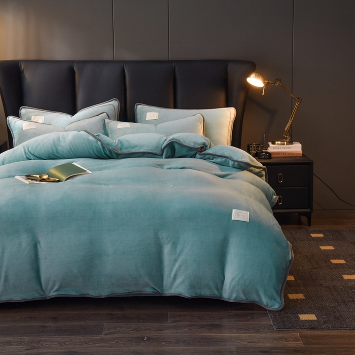 91家纺网 家纺一手货源 找家纺 啊雅家居 2025新款纯色包边双面牛奶绒四件套 包水绿