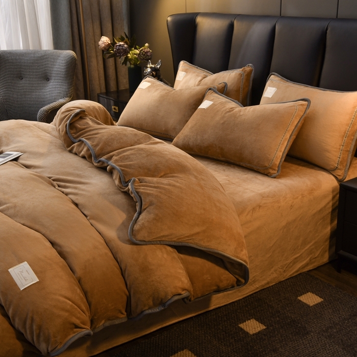 91家纺网 家纺一手货源 找家纺 啊雅家居 2026新款纯色包边双面牛奶绒四件套 包咖色