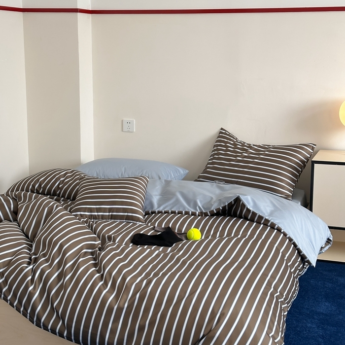 91家纺网 家纺一手货源 找家纺 时年 2023新款100支数码印花条纹四件套 复古摩卡