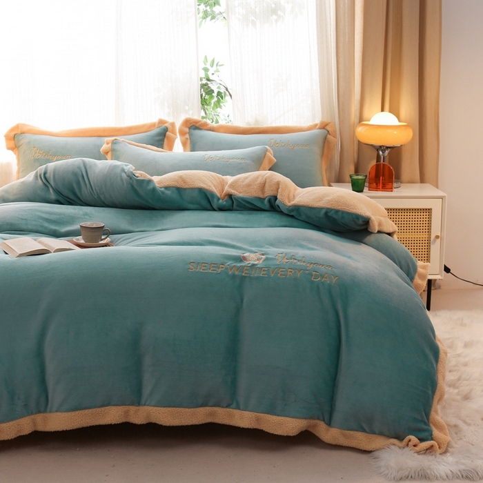 91家纺网 家纺一手货源 找家纺 啊雅家居 2026新款绣花牛奶绒加羊羔绒四件套 水绿加米黄