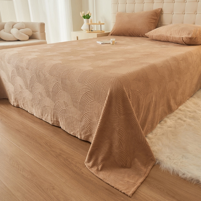 91家纺网 家纺一手货源 找家纺 吾诺家居 2023新款230克立体雕花牛奶绒床单可配三件套 线条-咖