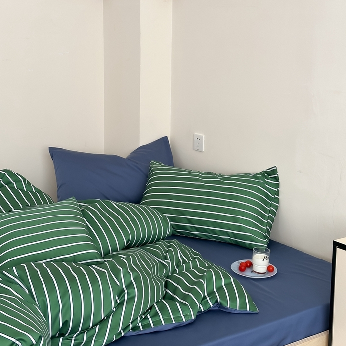 91家纺网 家纺一手货源 找家纺 时年 2023新款100支数码印花条纹四件套 复古墨绿