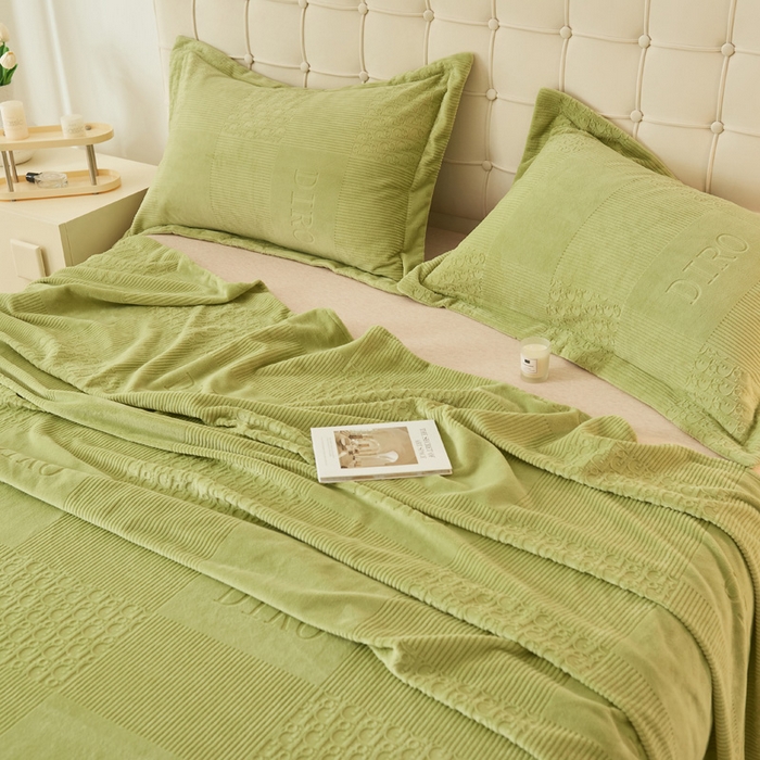 91家纺网 家纺一手货源 找家纺 吾诺家居 2023新款230克立体雕花牛奶绒床单可配三件套 迪若-绿