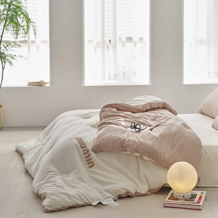 91家纺网 家纺一手货源 找家纺 荔禾家居 2023新款A类毛巾绣多巴胺系大豆被冬被 太妃奶咖