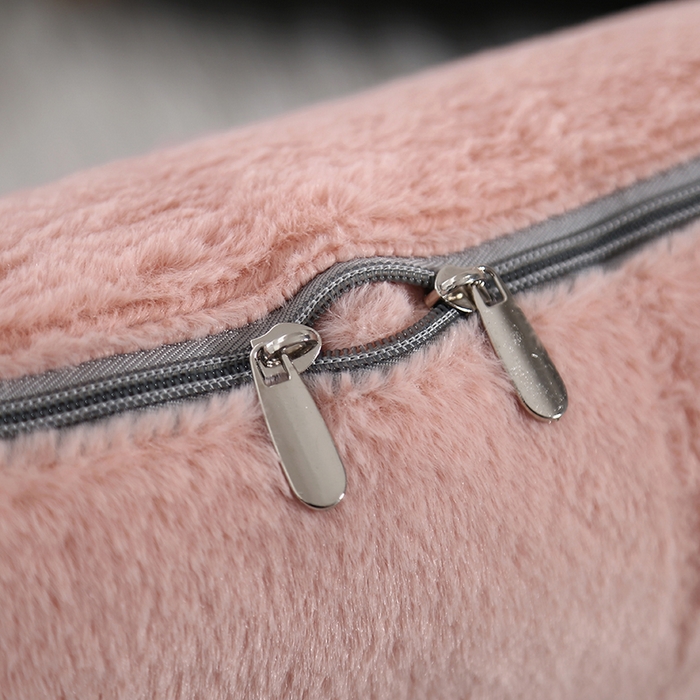 91家纺网 家纺一手货源 找家纺 伊可爱抱枕被 2023新款兔毛绒贴布绣抱枕被-富贵兔 富贵兔-雅玉