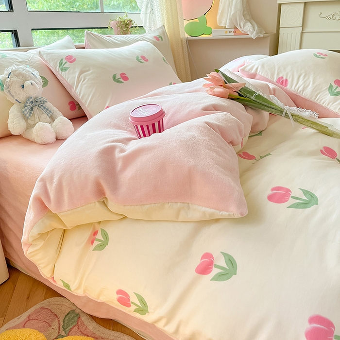 91家纺网 家纺一手货源 找家纺 麦伦家居 2023新款秋冬多功能床品全棉加牛奶绒单被套 粉色郁金香