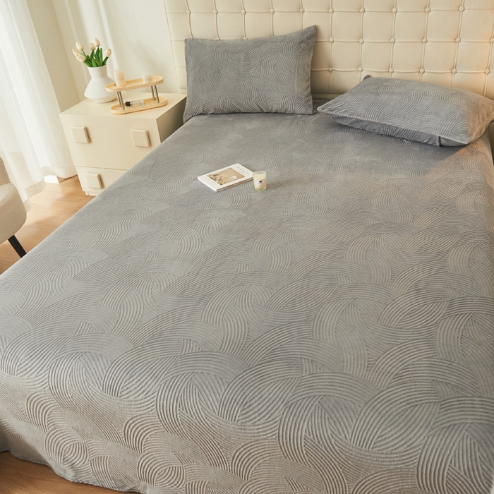 91家纺网 家纺一手货源 找家纺 吾诺家居 2023新款230克立体雕花牛奶绒床单可配三件套 线条-灰
