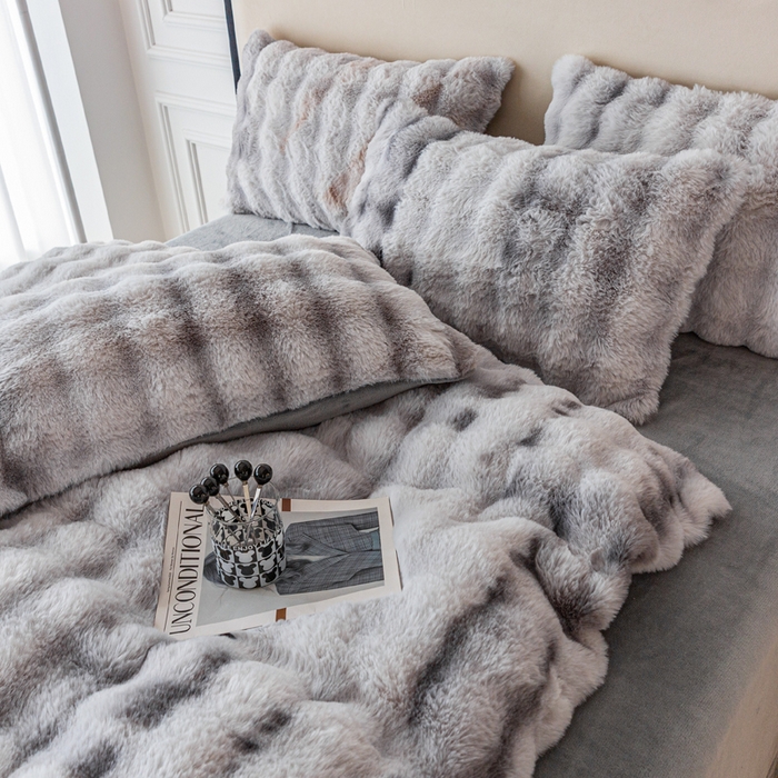 91家纺网 家纺一手货源 找家纺 邦妮家纺2024新款直播爆款兔兔绒兔毛绒渐变色彩色牛奶绒四件套 七彩灰