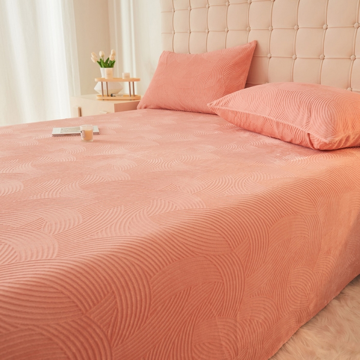 91家纺网 家纺一手货源 找家纺 吾诺家居 2023新款230克立体雕花牛奶绒床单可配三件套 线条-粉