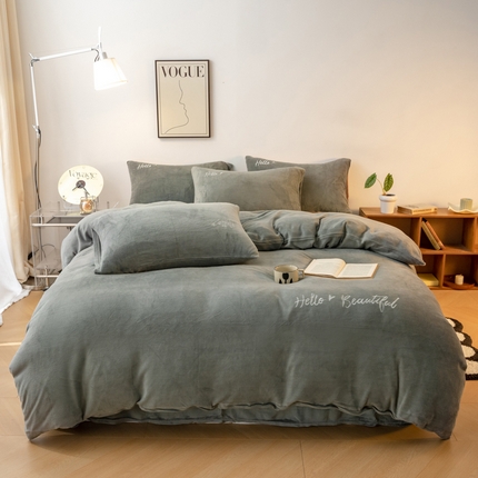 91家纺网 家纺一手货源 找家纺 寐眠 2023新款牛奶绒刺绣四件套 Hello life深灰纯色