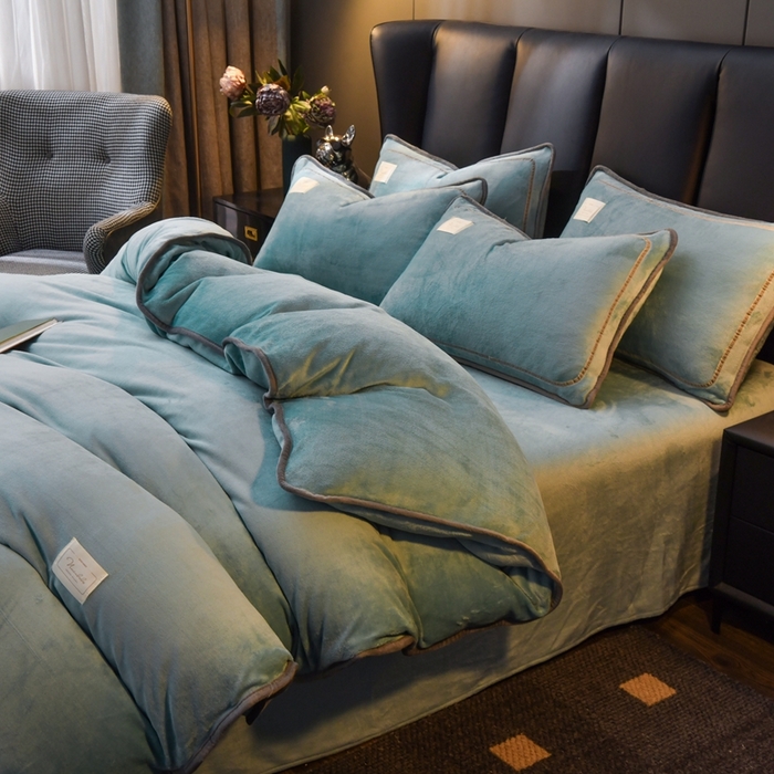 91家纺网 家纺一手货源 找家纺 啊雅家居 2025新款纯色包边双面牛奶绒四件套 包水绿