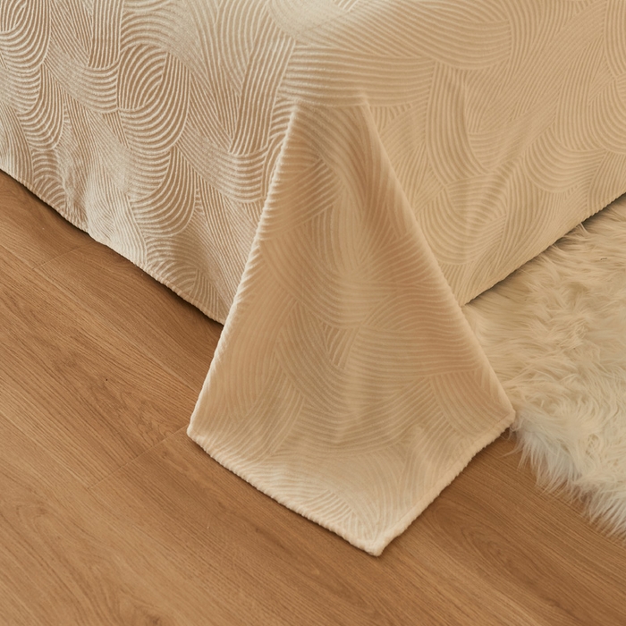 91家纺网 家纺一手货源 找家纺 吾诺家居 2023新款230克立体雕花牛奶绒床单可配三件套 线条-米