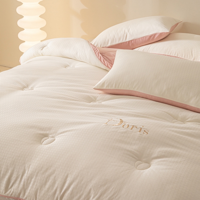 91家纺网 家纺一手货源 找家纺 荔禾家居 2023新款千鸟格提花刺绣款大豆被冬被被子被芯 樱花粉