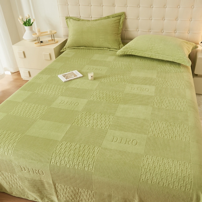 91家纺网 家纺一手货源 找家纺 吾诺家居 2023新款230克立体雕花牛奶绒床单可配三件套 迪若-绿